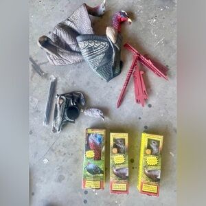 Turkey Decoys and Ground Stakes Set - Realistic Turkey Caller Heads - set of (6)